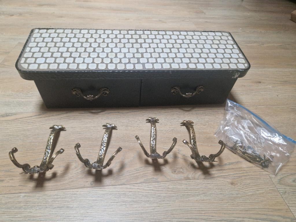 Vintage Kapstok Set Wandkastje lades Mozaïek Messing haken, Wandkapstok, Overige materialen, Gebruikt, Verzenden