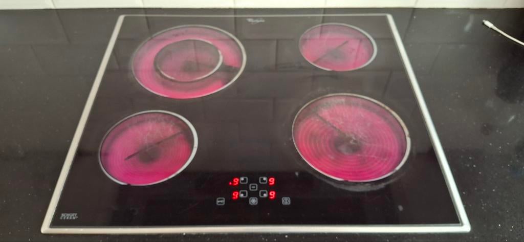Kookplaat € 75,00. Combi oven € 250,00., Ophalen of Verzenden, Hoekkeuken