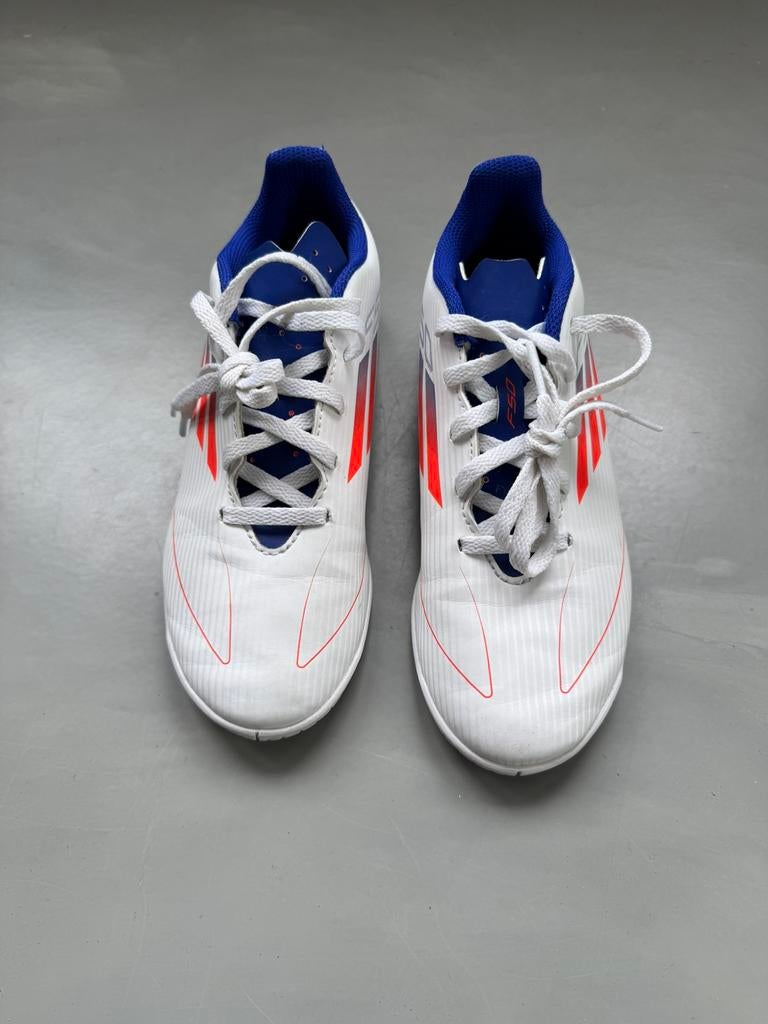 Adidas zaalvoetbal gym schoenen maat 35 1/5, Maat XS of kleiner, Ophalen of Verzenden, Zo goed als nieuw, Schoenen