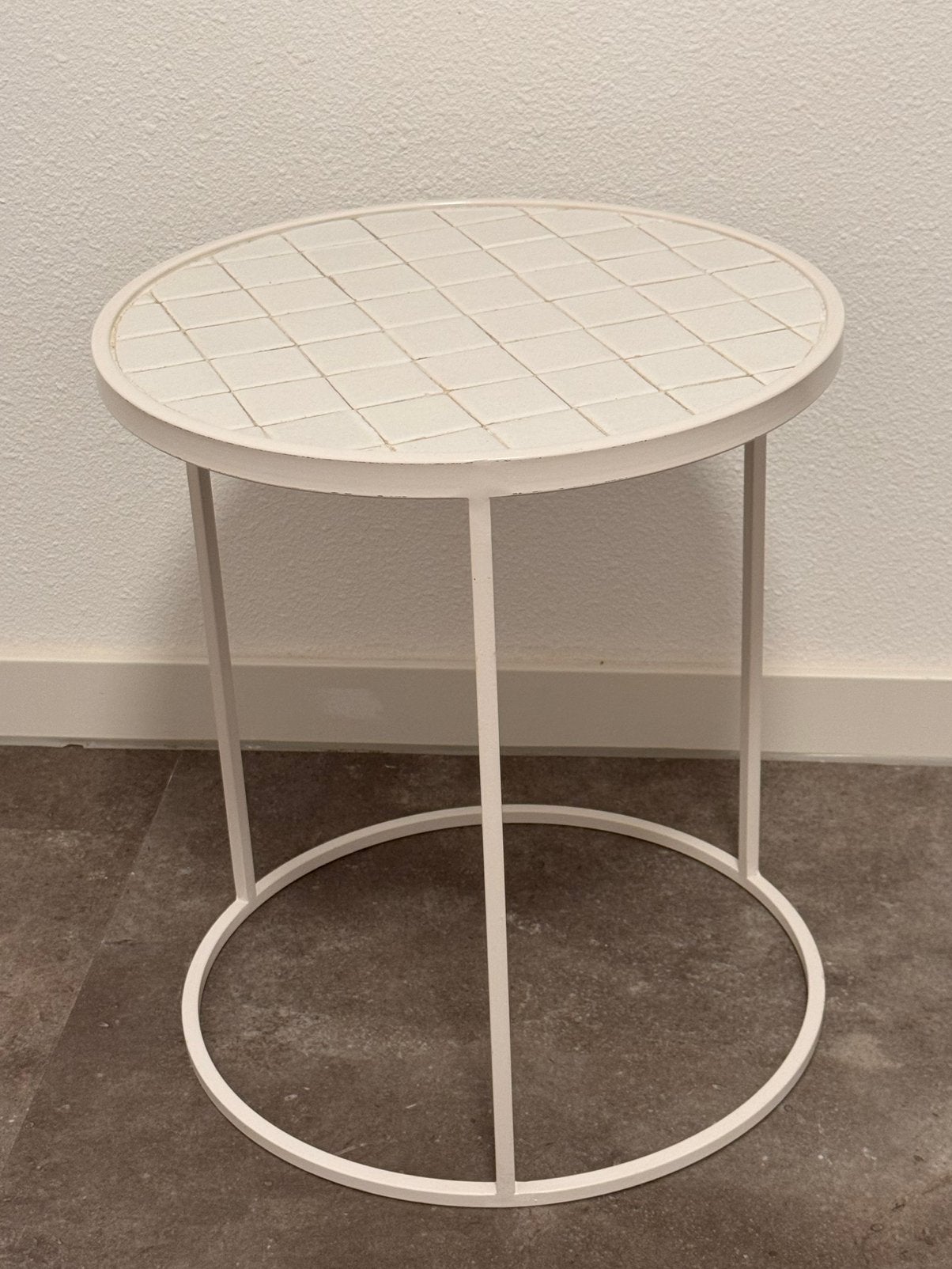 Leuk bijzettafel van Zuiver, Huis en Inrichting, Tafels | Bijzettafels, Ophalen, Minder dan 45 cm, Minder dan 55 cm, Rond