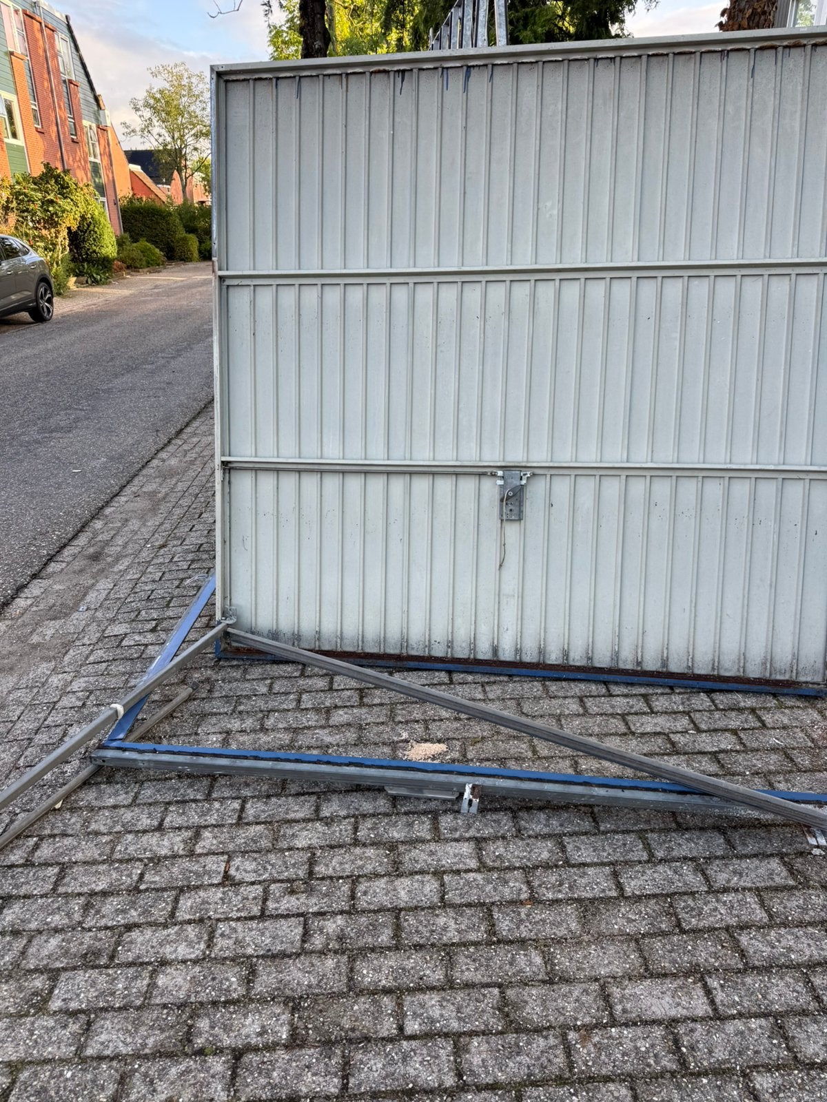 Gratis Metalen garage deur of oud ijzer, Ophalen, Zo goed als nieuw, IJzer, Sierhekwerk