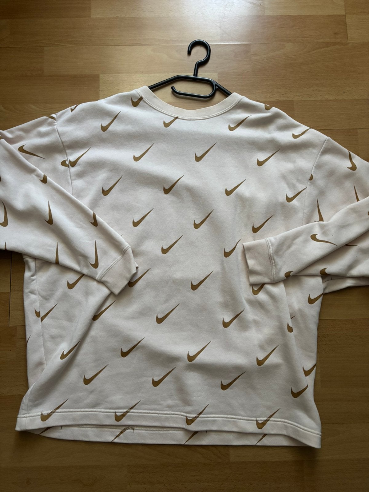 Nike  lichtroze trui net goud details maat M, Kleding | Dames, Ophalen of Verzenden, Zo goed als nieuw, Maat 42/44 (L), Roze