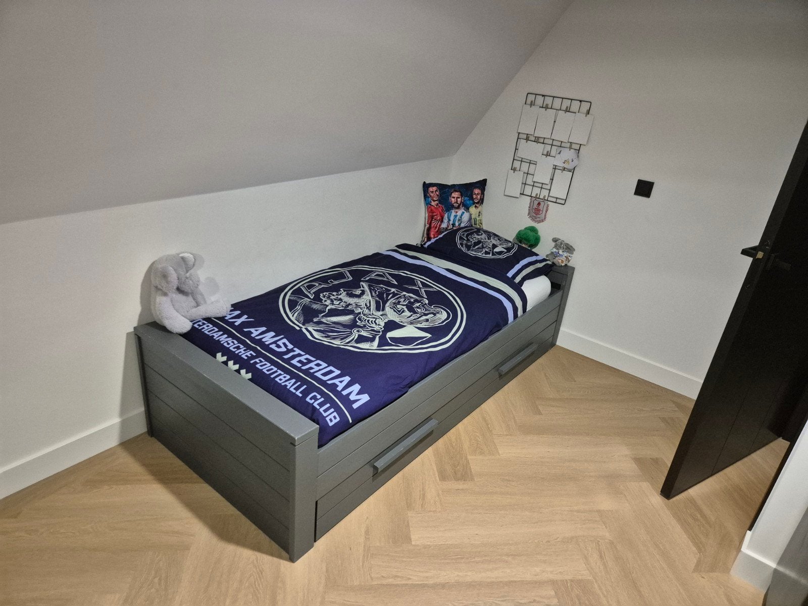 WOOOD Kinderkamer: Bed, nachtkastje, Bureau en Kledingkast, 85 tot 100 cm, Ophalen of Verzenden, Zo goed als nieuw, Lattenbodem