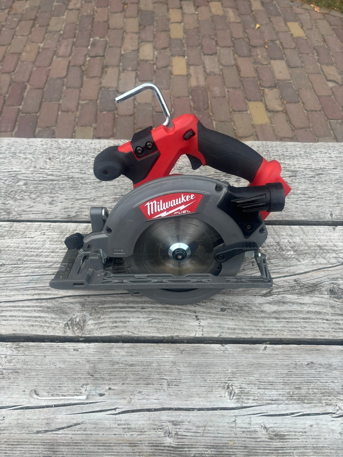 Milwaukee FUEL Accu Cirkelzaag M18, Cirkelzaag, 70 mm of meer, Ophalen of Verzenden, Zo goed als nieuw