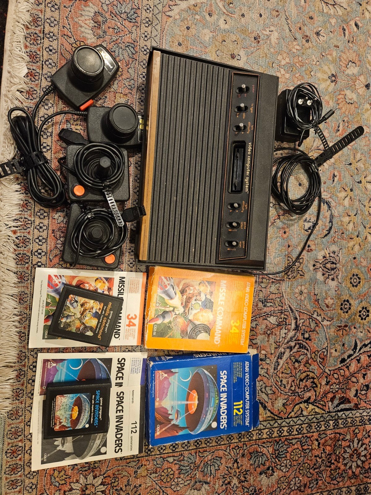 Volledig gerestaureerde Atari 2600 woody six met accessoires, Spelcomputers en Games, Spelcomputers | Atari, Met games, Refurbished