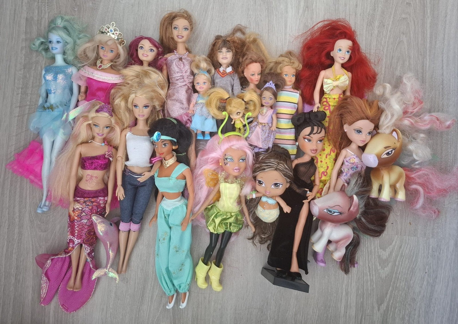 20 Verzamelpoppen: Barbie, Bratz, Moxxie, Winx - Goede Staat, Verzamelen, Poppen, Ophalen of Verzenden, Gebruikt, Fashion Doll