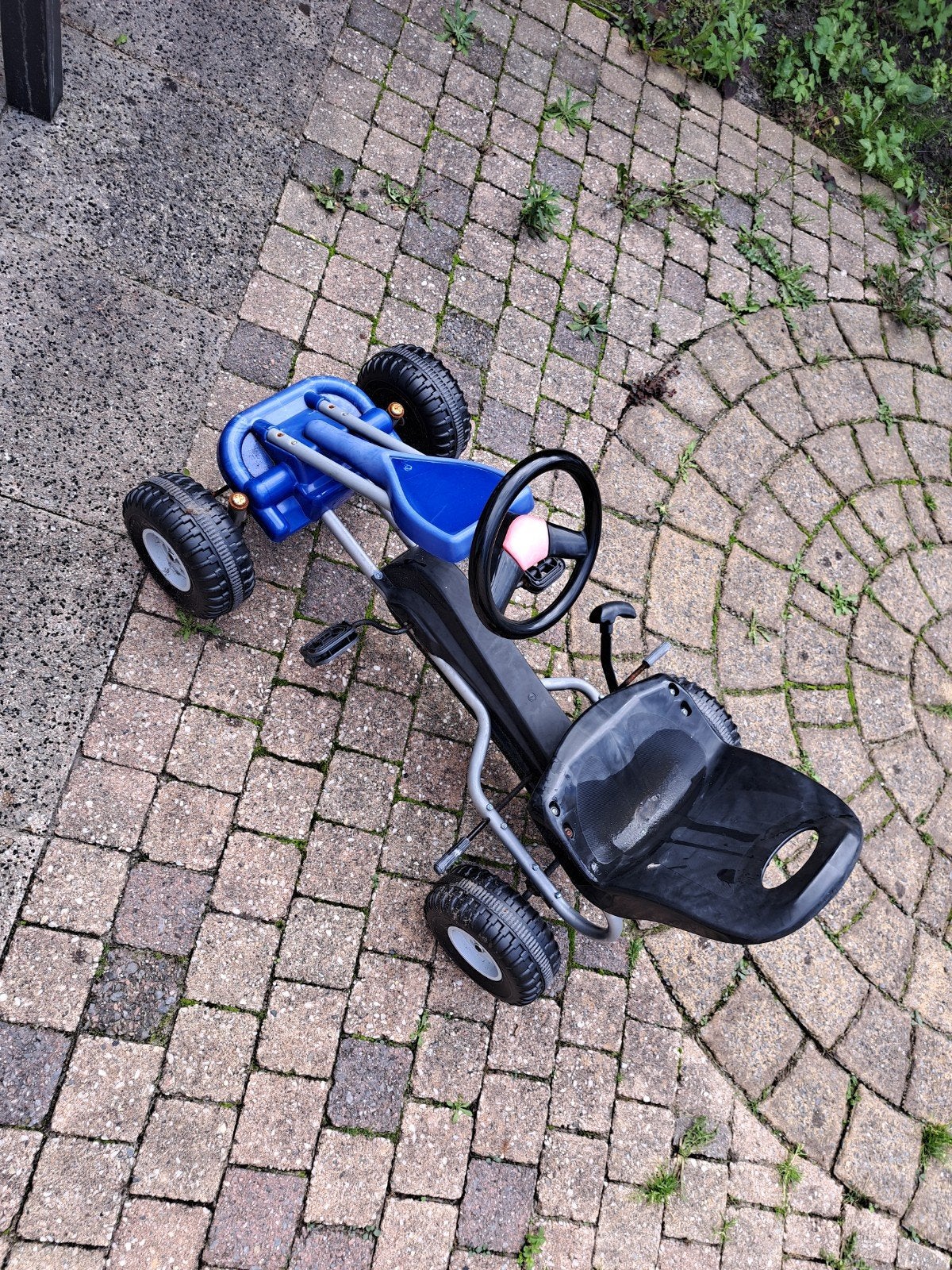 Blauwe skelter voor kinderen, Ophalen