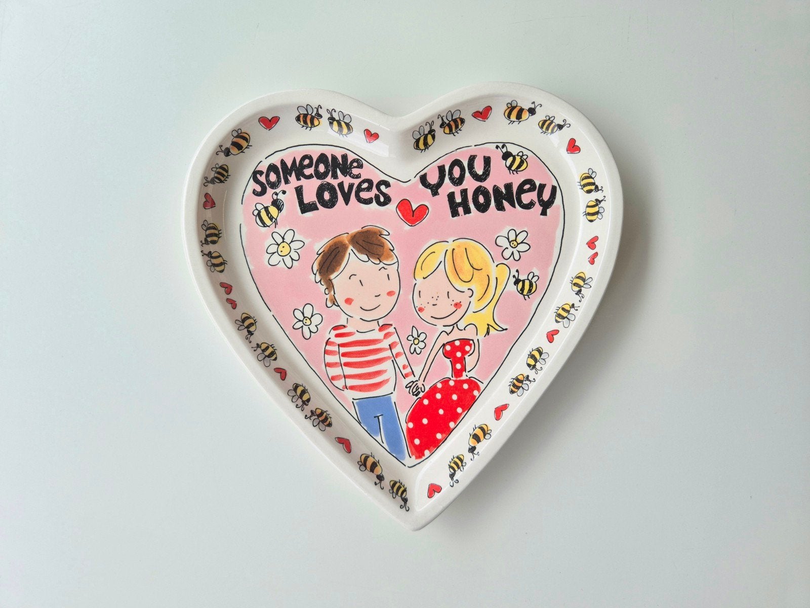 Blond Amsterdam hartvormige schaal 'Someone Loves You Honey', Porselein of Keramiek, Schaal, Ophalen of Verzenden, Zo goed als nieuw