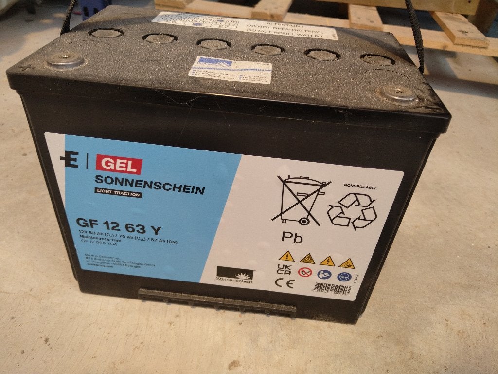 Gel accu 12v 63Ah gf 12 63 y defect, Gebruikt