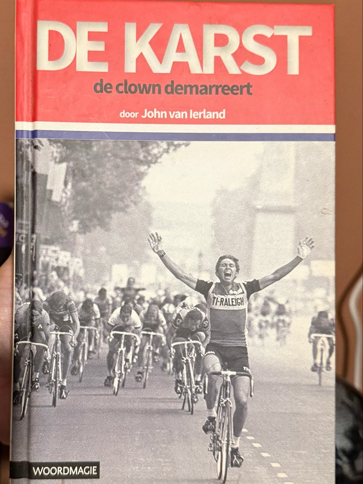 De Karst: de clown demarreert - Wielrennen biografie, Ophalen, Gelezen, Lopen en Fietsen