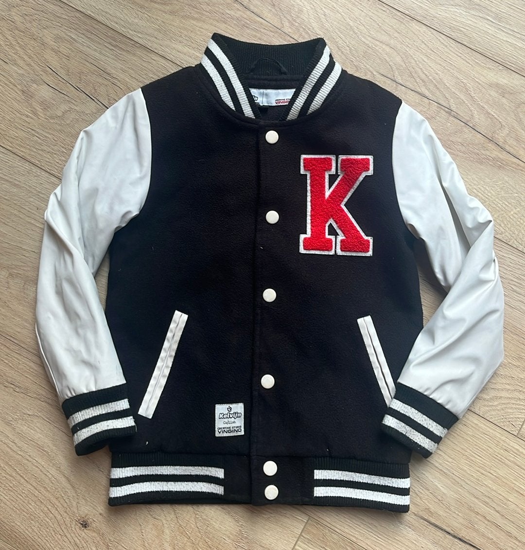 Baseball Jacket van Vingino x Kalvijn collectie maat 8 (128), Ophalen of Verzenden, Gebruikt, Jongen of Meisje, Trui of Vest