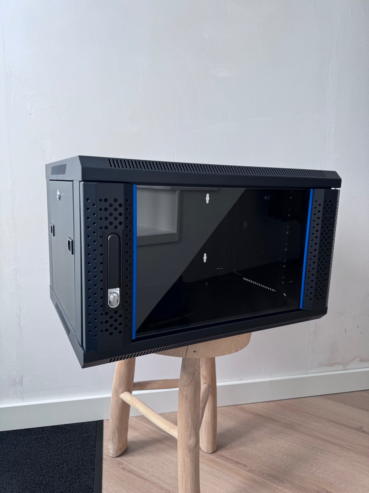 Zeer nette 19 inch Patchkast 6U, Computers en Software, Ophalen, Zo goed als nieuw, Glas, Plaatstaal