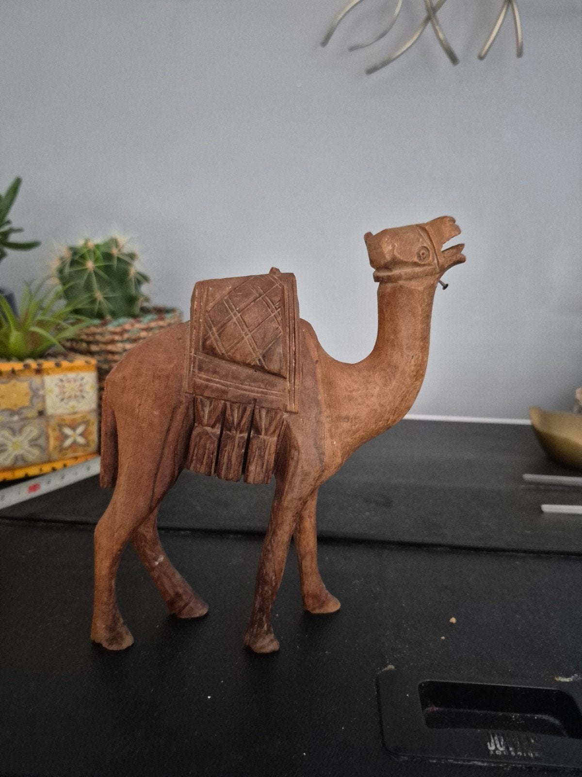 Houten kameel beeldje - Handgesneden decoratie, Minder dan 20 cm, Ophalen of Verzenden, Beeld, Hout