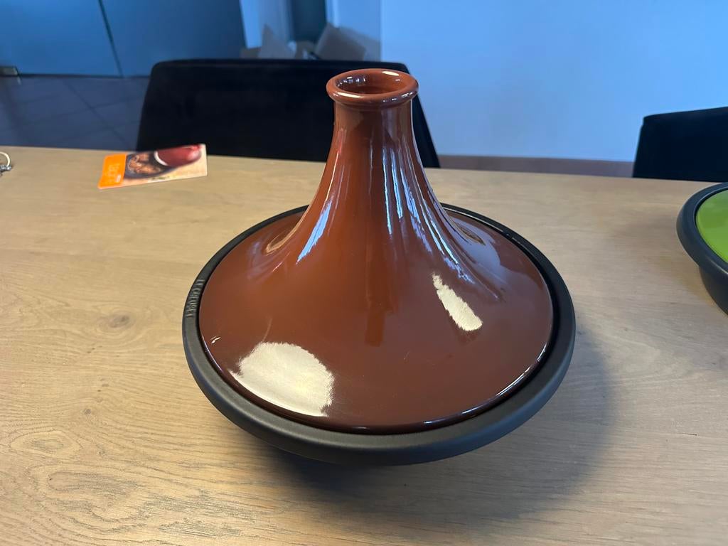 Le Creuset Tajine 31 cm kleur bruin, Huis en Inrichting, Ophalen of Verzenden, Zo goed als nieuw, Gietijzer, Koekenpan of Braadpan