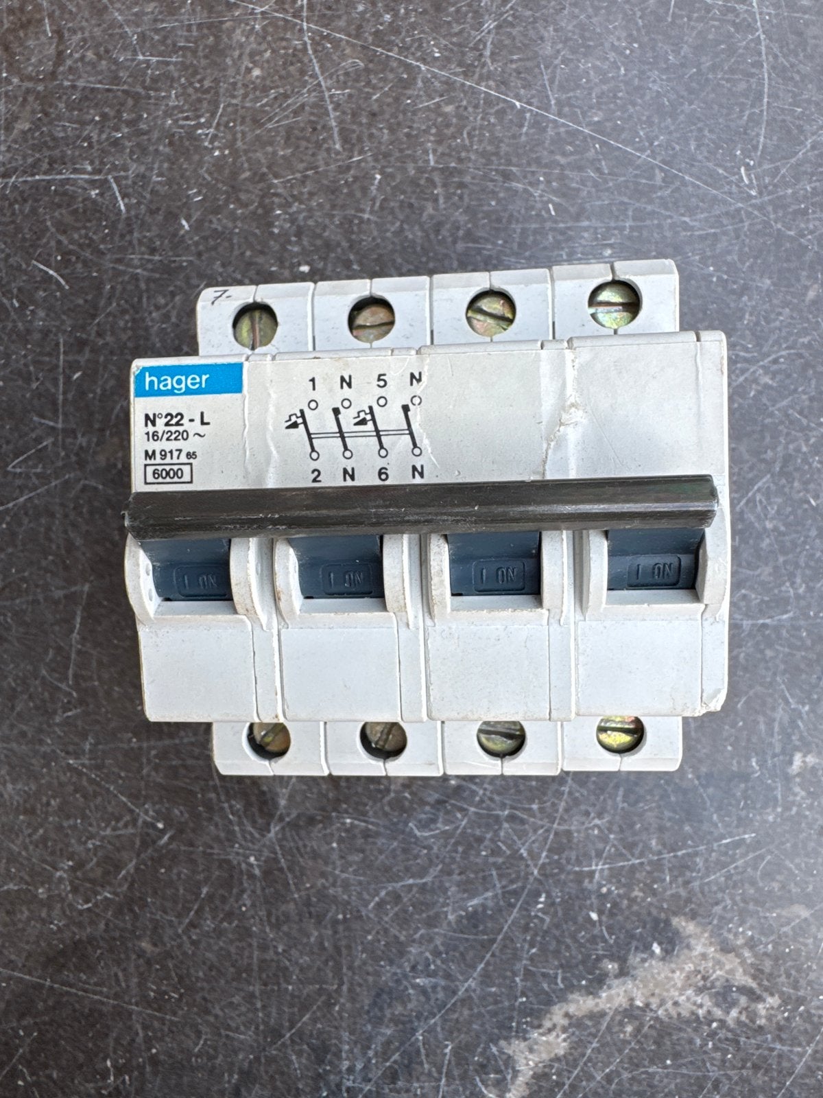 Hager krachtstroom zekering 16A 220V, Ophalen of Verzenden, Gebruikt, Hager, Installatieautomaat