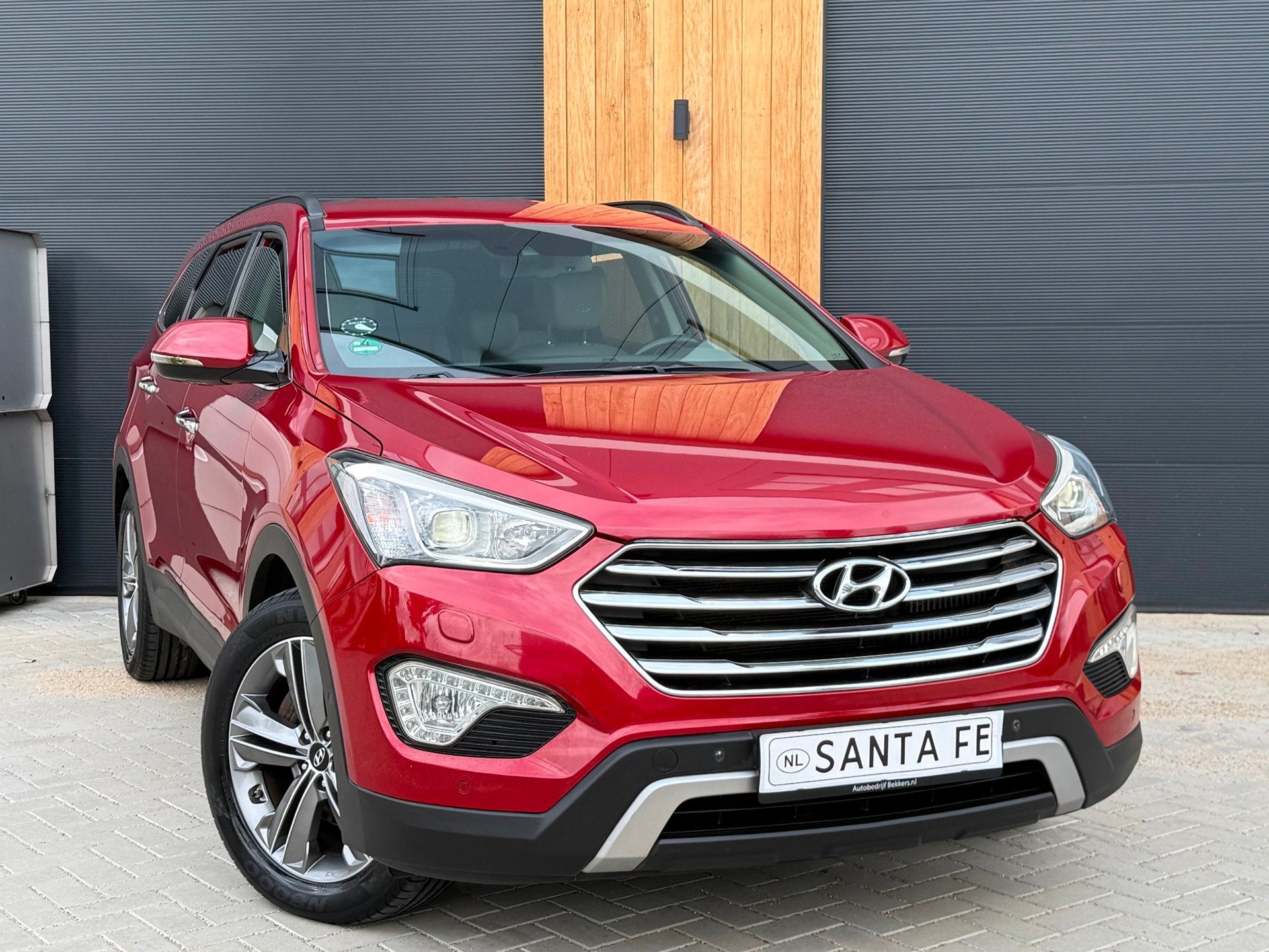 Hyundai Grand Santa Fe 2.2 CRDi 4WD 197PK AUT 7-SEATS/CAMERA, Auto's, Automaat, Gebruikt, 7 stoelen, Leder
