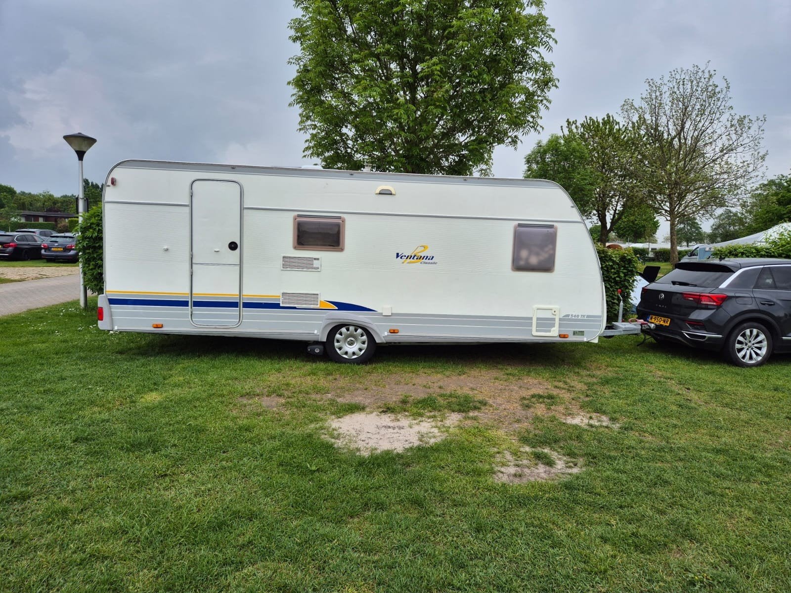 Caravan met stapelbed en 6 slaapplaatsen, incl. voortent, Airco, Treinzit, Particulier, Bürstner