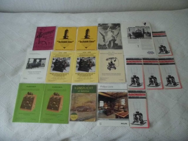 18 boeken,folders Philips,Nederlands Elektriciteitsmuseum, Ophalen of Verzenden, Gelezen, Elektrotechniek