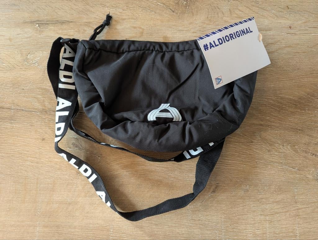Aldi Fan-wear Festival Tas - Nieuw!, Ophalen of Verzenden, Nieuw, Zwart, Schoudertasje