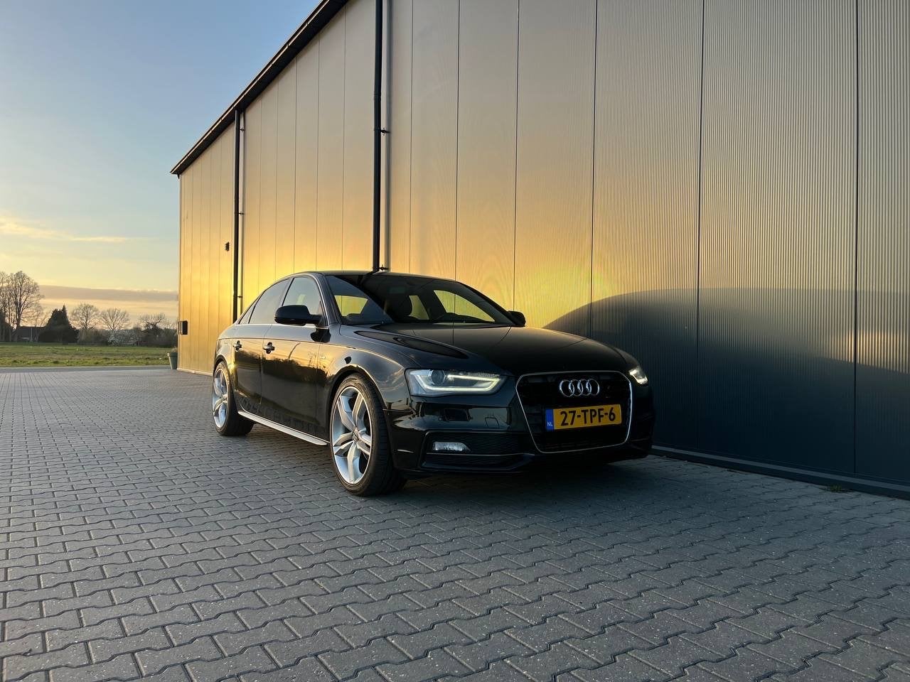 Audi A4 1.8TFSI 125KW Multitronic 2012 Zwart, 4 cilinders, Zwart, Origineel Nederlands, 75 €/maand