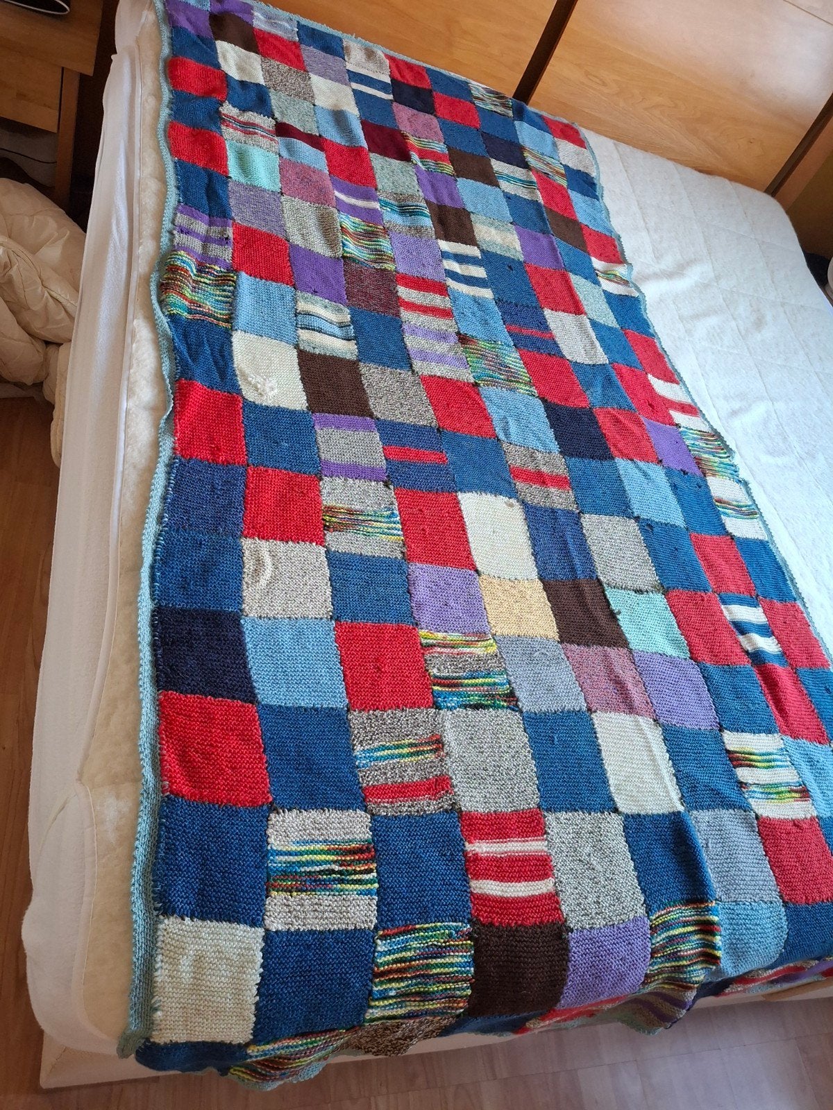 Handgebreide deken/sprei in patchwork stijl, Huis en Inrichting, Ophalen of Verzenden, Gebruikt, Tweepersoons, Deken of Dekbed