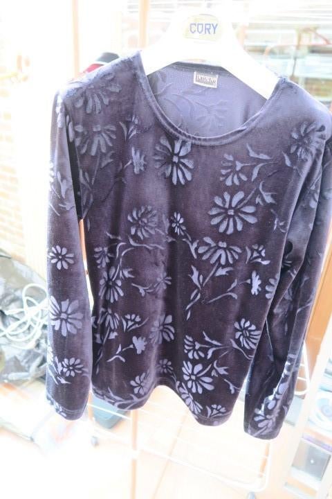 T-shirt zwart bloemenprint velvet Intown mt M, Maat 38/40 (M), Intown, Zwart, Nieuw