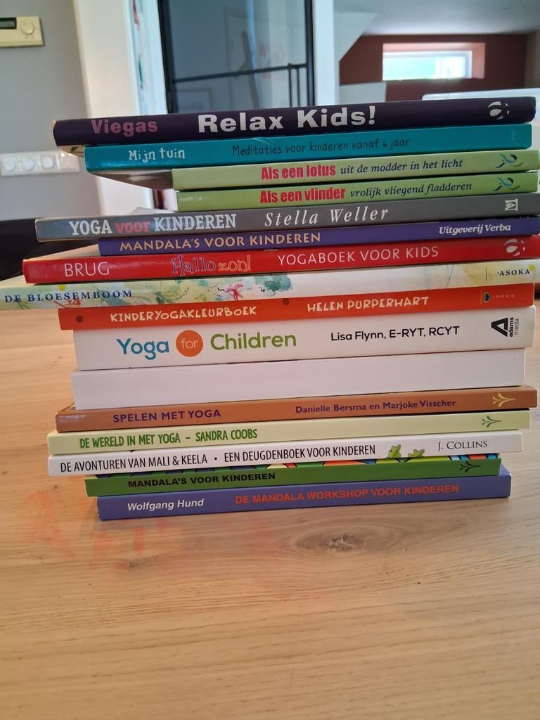 Veel kinderyoga boeken, liefst in 1 koop, Meditatie of Yoga, Ophalen of Verzenden, Zo goed als nieuw, Instructieboek