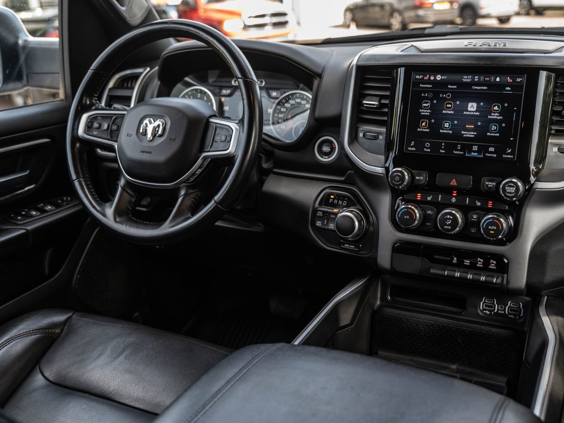 Dodge Ram 1500 5.7 V8 4x4 Crew Cab Big Horn - PARKEER CAMERA, Auto's, Automaat, 5654 cc, Wit, Bedrijf