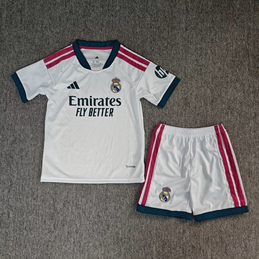 Real Madrid kids tenue 26/27, Maat XS of kleiner, Ophalen of Verzenden, Nieuw, Set