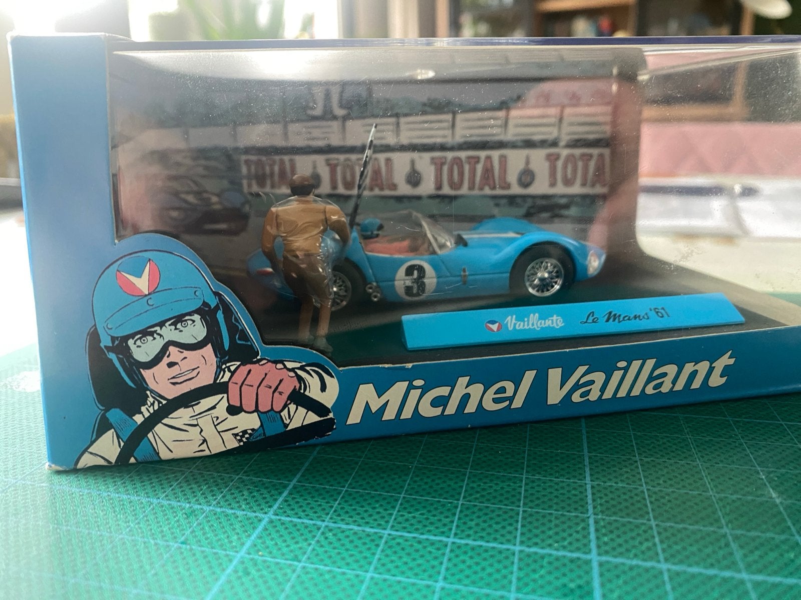 Michel Vaillant Le Mans 1961 model 1:43 met diorama, Ophalen of Verzenden, Zo goed als nieuw, Auto, Overige merken