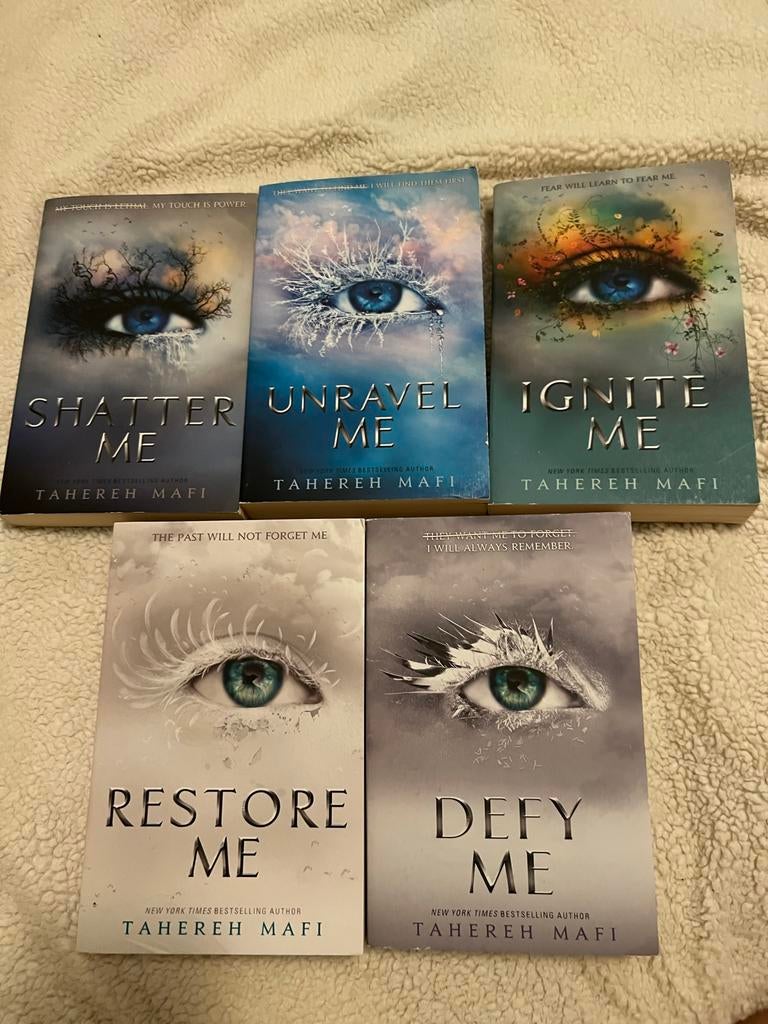 Shatter Me serie - Boeken 1 t/m 5 - Zo goed als nieuw, Boeken, Ophalen of Verzenden, Zo goed als nieuw, Europa overig