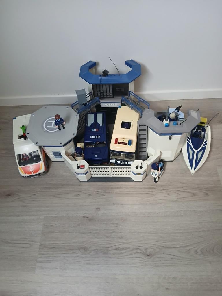 Playmobil Politiebureau met voertuigen en figuren, Ophalen of Verzenden, Gebruikt, Overige materialen, Overige typen