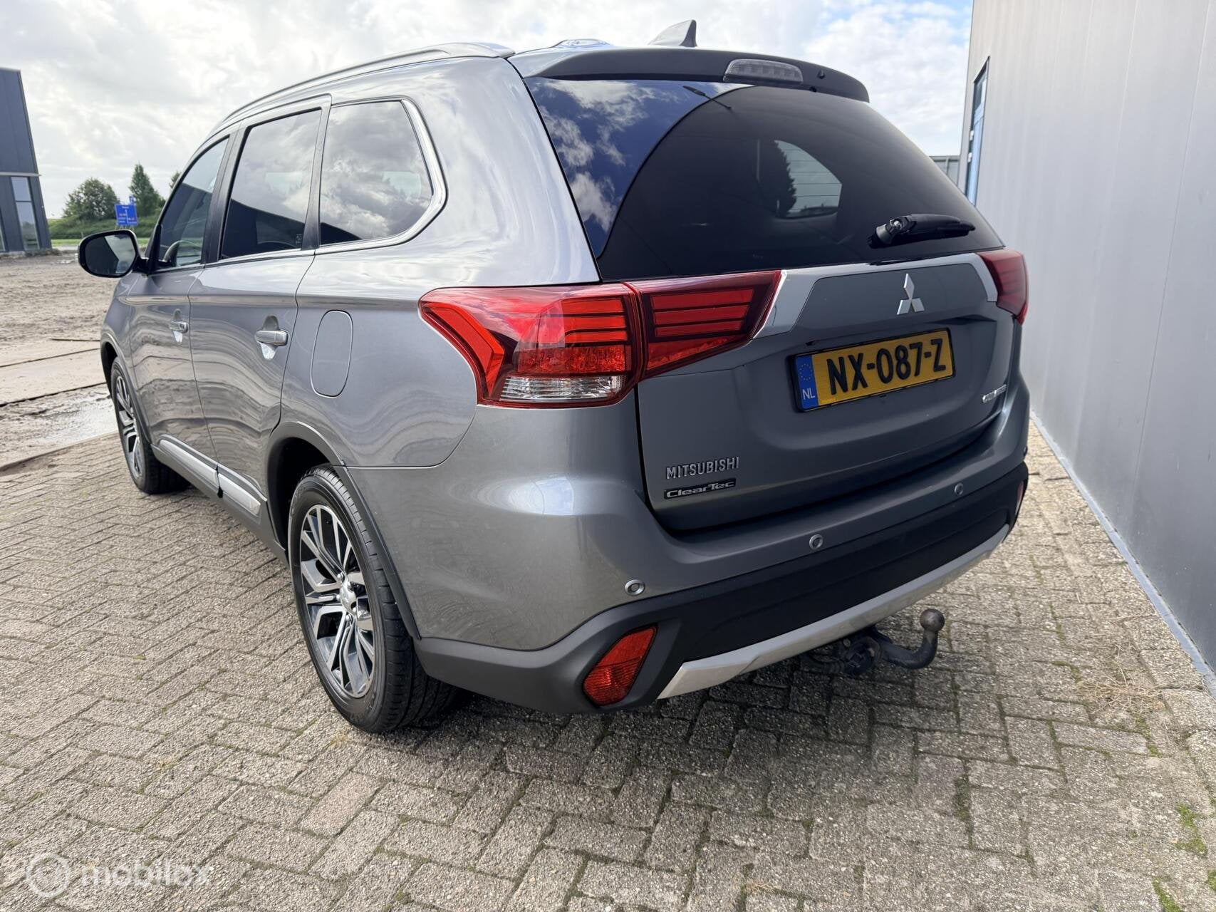 Mitsubishi Outlander 2.0 Executive Edition|7 persoons | trek, Auto's, Euro 6, 4 cilinders, 1435 kg, 7 stoelen