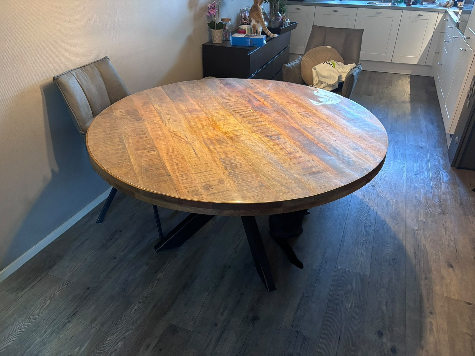 Mango houten ronde tafel 150cm, Huis en Inrichting, Ophalen, Zo goed als nieuw, Rond, 100 tot 150 cm