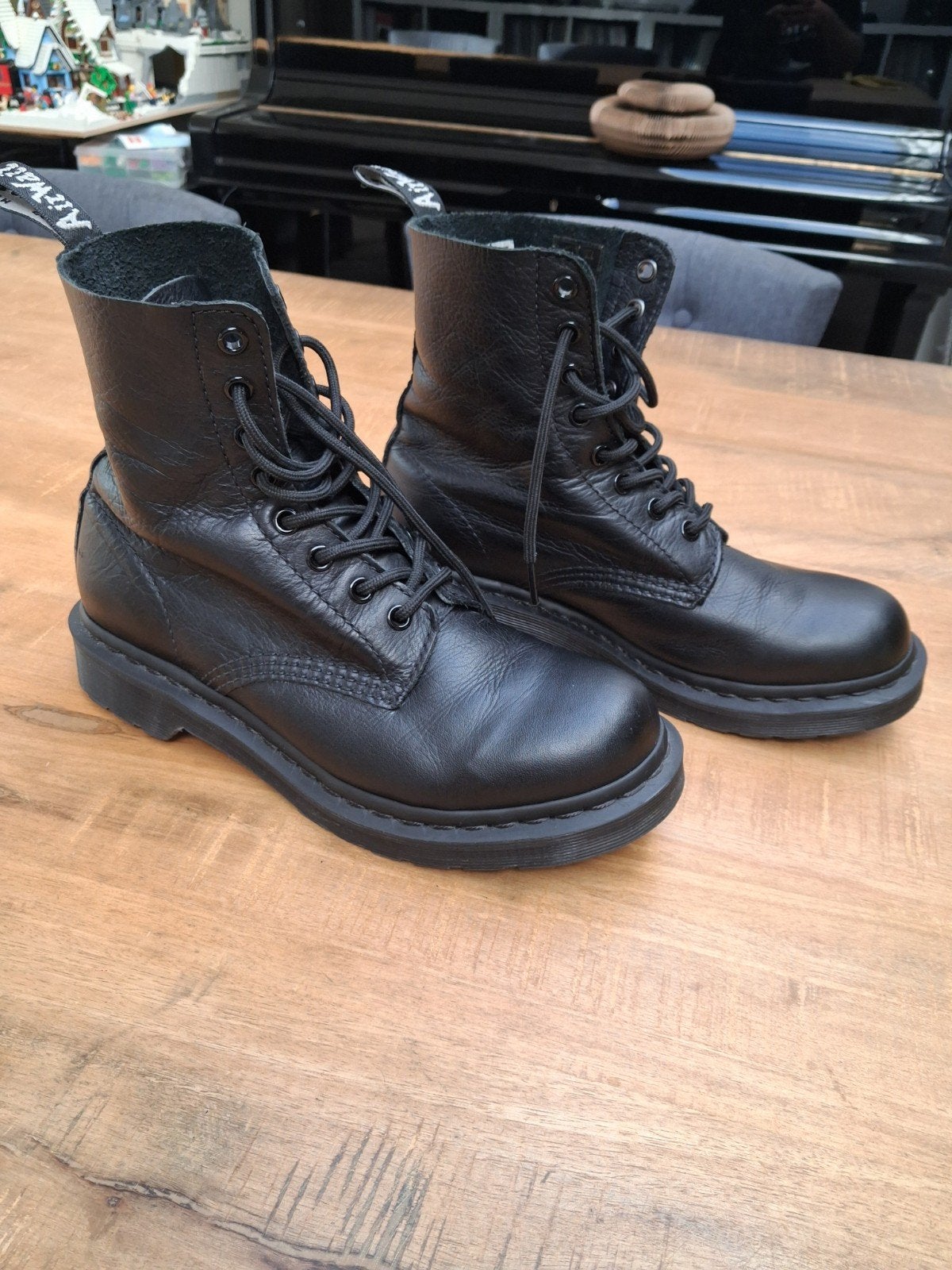 Dr. Martens 1460 Pascal Mono (Black Virginia) mt.39, Zwart, Lage of Enkellaarzen, Ophalen of Verzenden, Dr. Martens