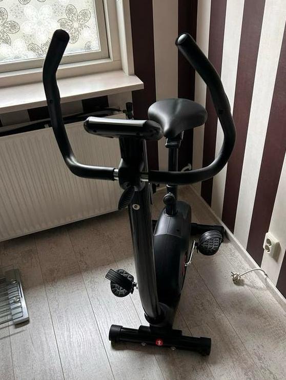 Hometrainer Health Sports - Zo goed als nieuw, Sport en Fitness, Fitnessapparatuur, Ophalen, Zo goed als nieuw, Metaal, Benen