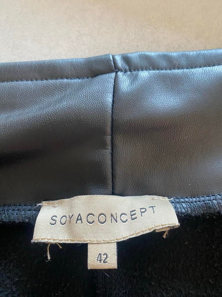 Soyaconcept. Zwarte imitatieleren rok, maat 42, Zwart, Maat 42/44 (L), Ophalen of Verzenden, Zo goed als nieuw