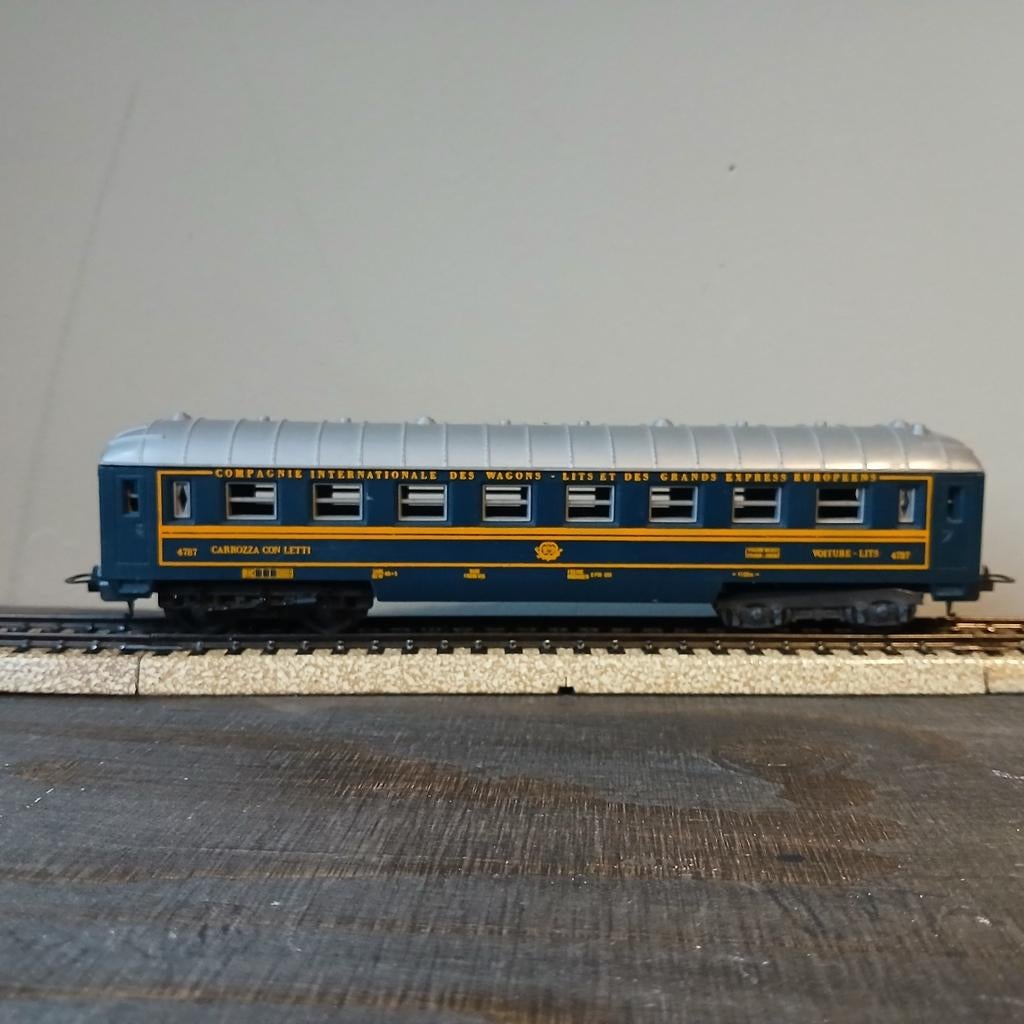Lima Restauratierijtuig 24 cm
4787, Wisselstroom, Gebruikt, Wagon, Ophalen of Verzenden