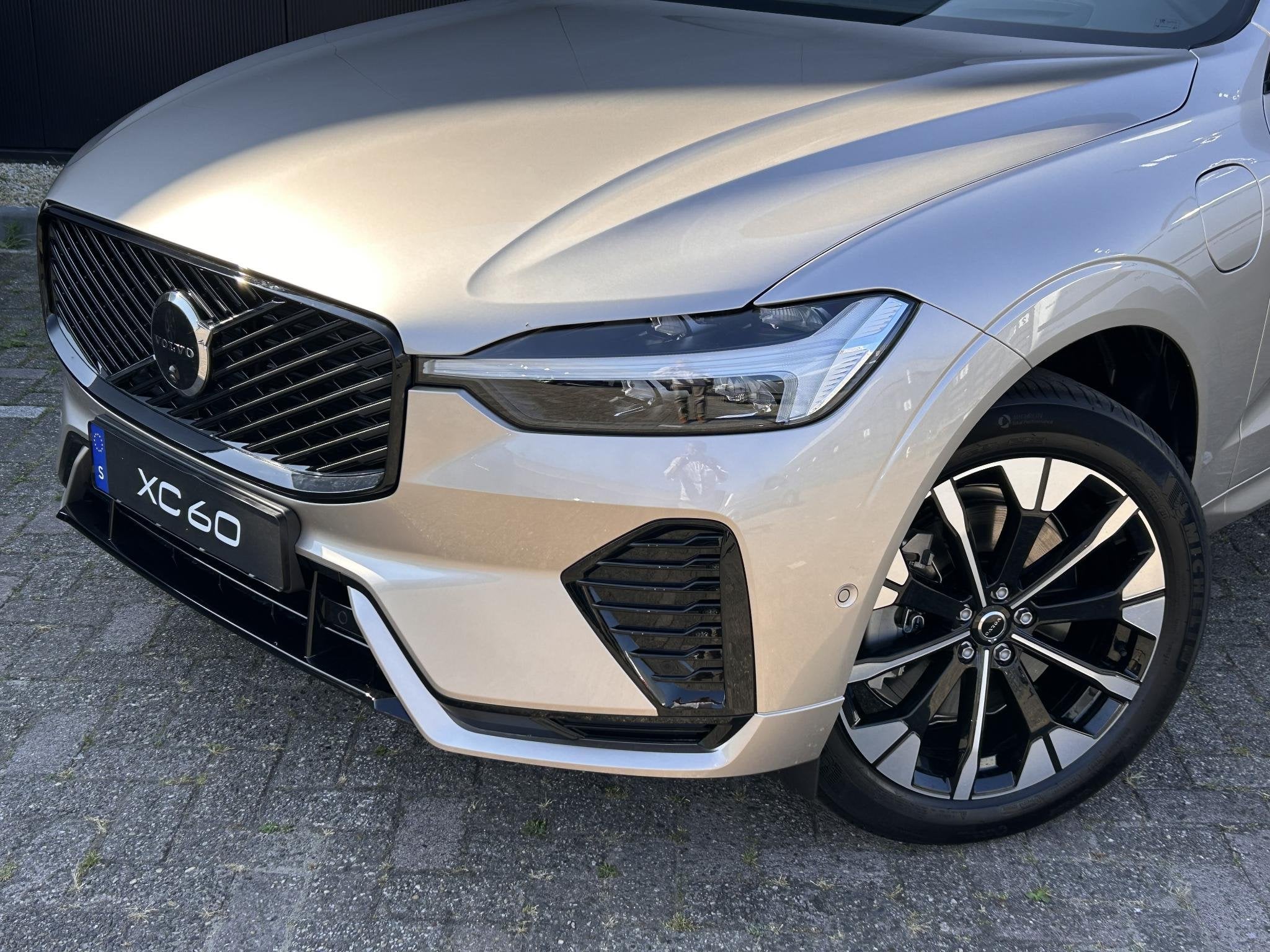 Volvo XC60 2.0 T6 Plug-in hybrid AWD Ultra Bright panoramada, Auto's, Volvo, Automaat, Euro 6, 4 cilinders, 1969 cc