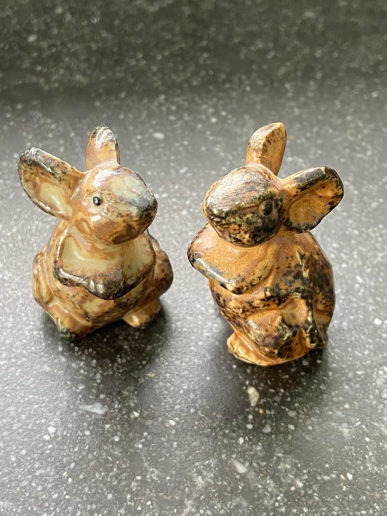 2 hele kleine beeldjes aardewerk van muis muizen letterbak, Ophalen of Verzenden