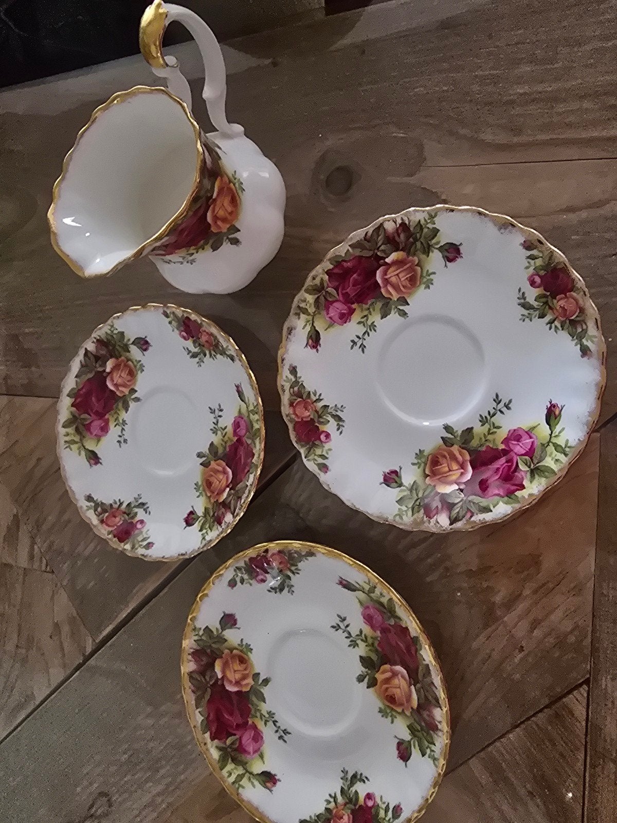Royal Albert Old Country Roses Melkkannetje en Schotels, Ophalen of Verzenden