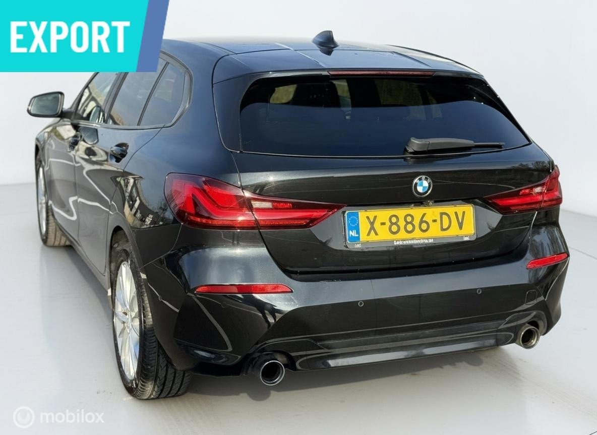 BMW 1-serie 118d LED|SFEER|CAMERA|CARPLAY|AUTOMAAT|, Auto's, Stof, 4 cilinders, 150 pk, Zwart