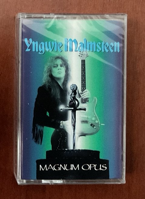 YNGWIE MALMSTEEN Magnum Opus Cassette Cassettebandje GESEALD, Cd's en Dvd's, 1 bandje, Ophalen of Verzenden, Origineel, Nieuw in verpakking