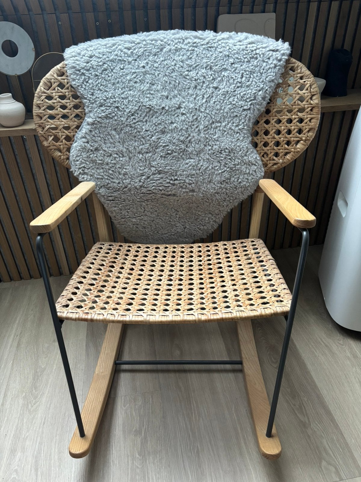 Schommelstoel IKEA Grönadal Rotan Zo Goed Als Nieuw, Huis en Inrichting, Stoelen, Ophalen, Zo goed als nieuw, Eén, Hout