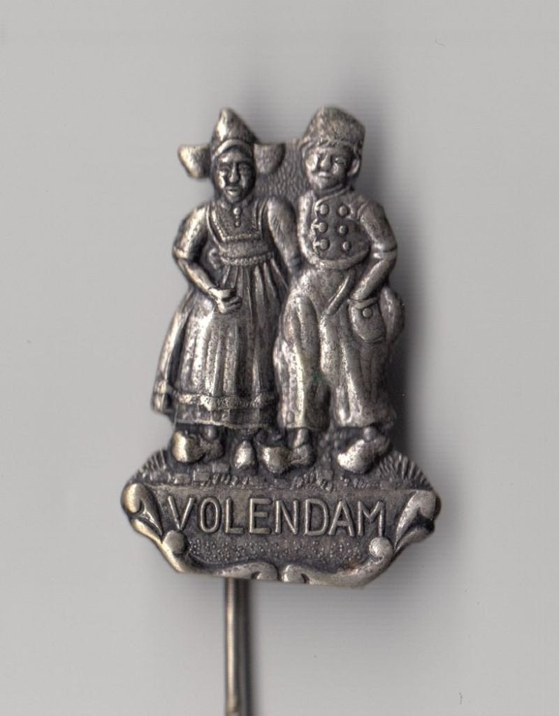 Volendam Traditionele Klederdracht speldje, Verzamelen, Speldjes, Pins en Buttons, Gebruikt, Niet vindbaar, Niet vindbaar, Speldje of Pin
