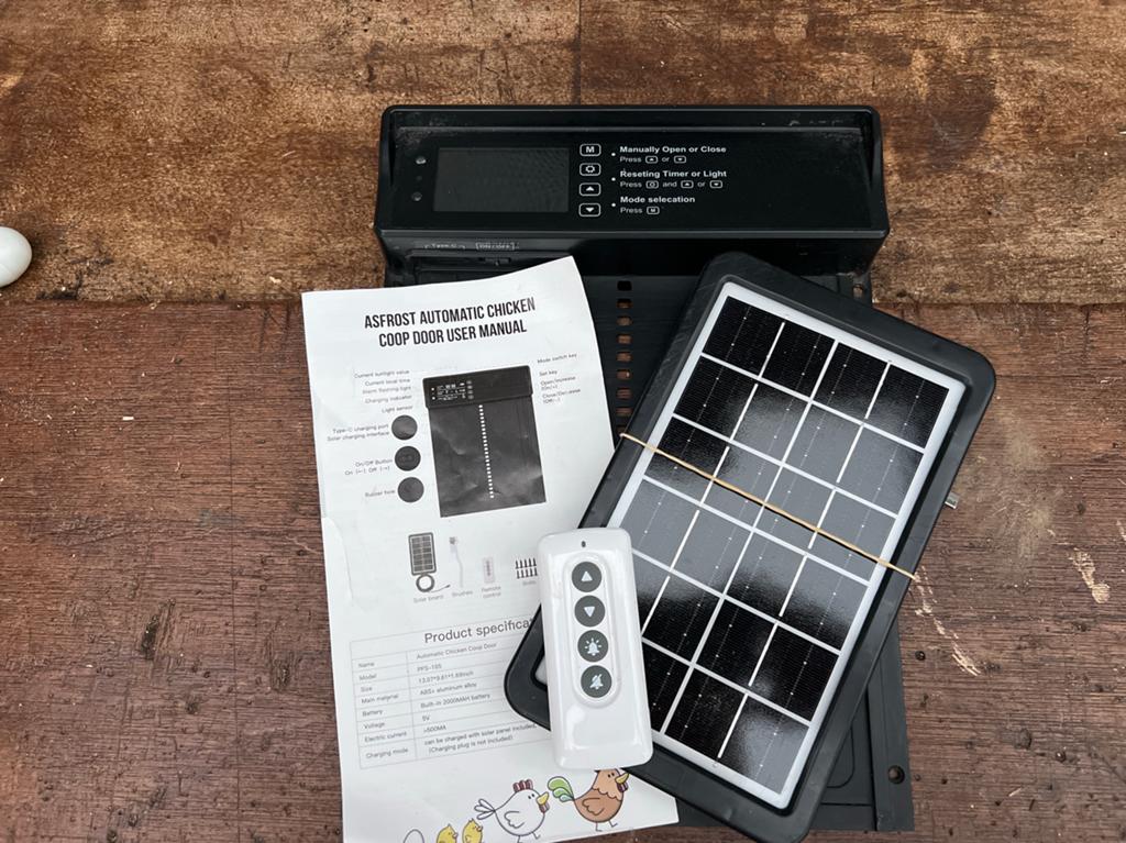 Automatische kippenhokdeur met zonnepaneel, Dieren en Toebehoren, Pluimvee | Toebehoren, Ophalen of Verzenden