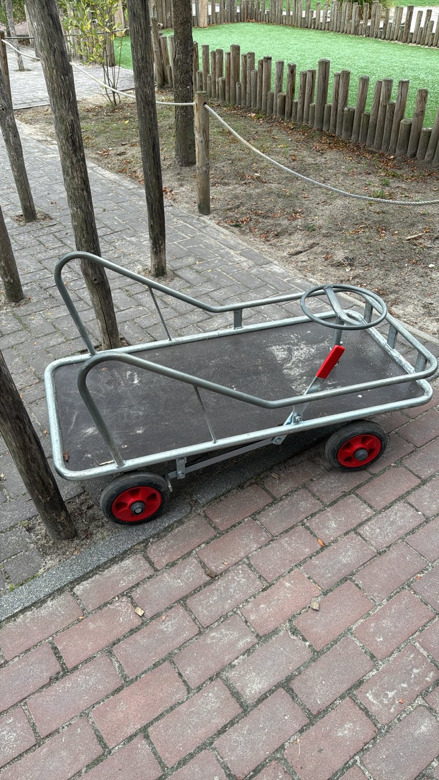Stevige loopwagen voor kinderen - Buiten speelplezier, Ophalen, Gebruikt, Duwvoertuig
