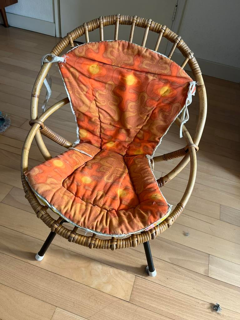 Rohe rotan kinderstoeltje in goede staat, Kinderen en Baby's, Kinderkamer | Tafels en Stoelen, Ophalen, Gebruikt, Stoel(en)
