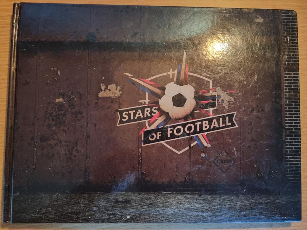 Een voetbal verzamelboek van de Cruijff foundation., Ophalen of Verzenden, Gelezen, Non-fictie