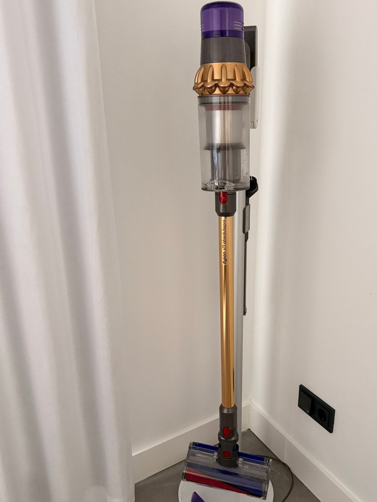 Dyson V11 Absolute Pro Gold–ZGAN en Zeer Compleet Incl Doos, Ophalen of Verzenden, Zo goed als nieuw, Dyson, Geschikt voor tapijt
